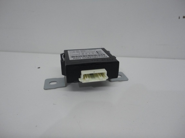 SUZUKI SWIFT MK8 MODUL RIADIACA JEDNOTKA 33975-68P00 17