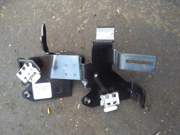 bracket console holder VW AUDI SEAT SKODA 04L OE EU