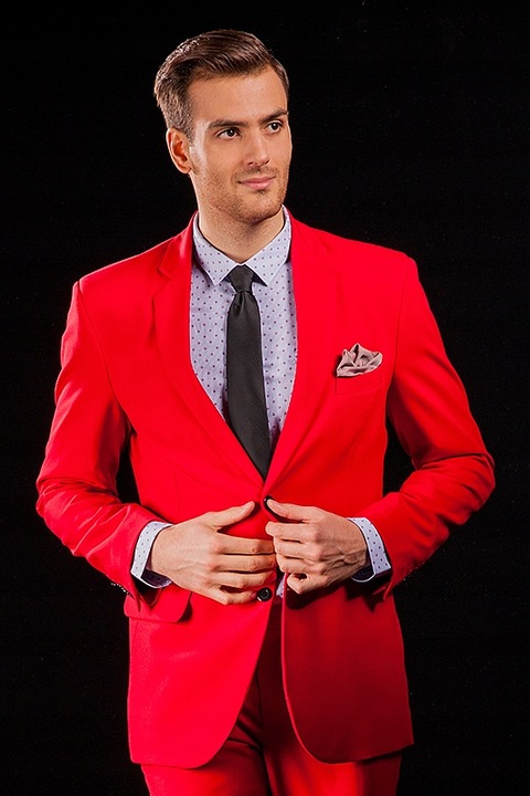 Красная мужская форма. Красный пиджак мужской. Мужской красный костюм для вечеринки. Парень в Красном костюме. Мужчина в Красном пиджаке.