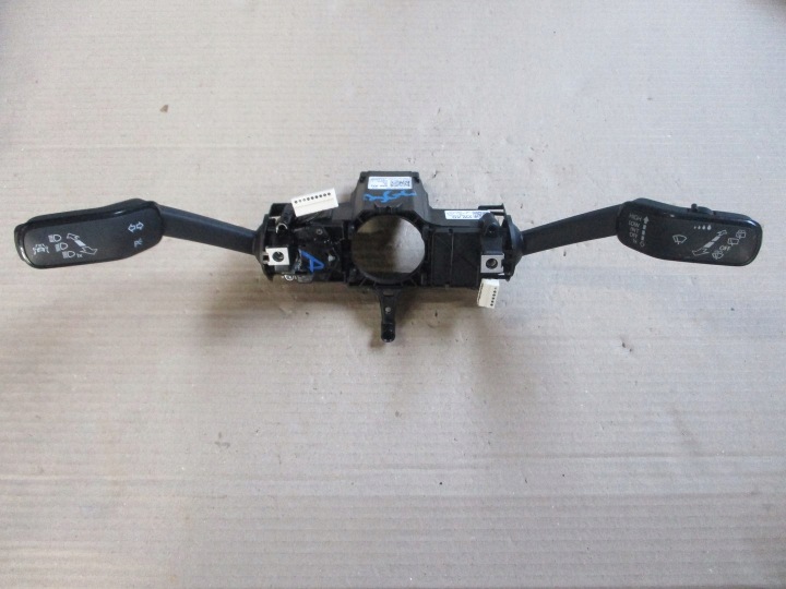 steering wheel lever Vw Passat 5Q0953521AN