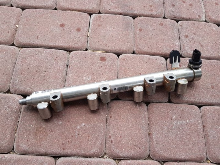 Kraftstoffverteiler Einspritzleiste Opel Astra J IV OPC 2.0T 12621643