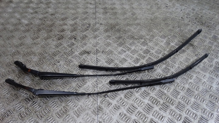 IDEALNE KPL.BRAS ESSUIE GLACE PORSCHE MACAN 95B955408, 95B955407 1