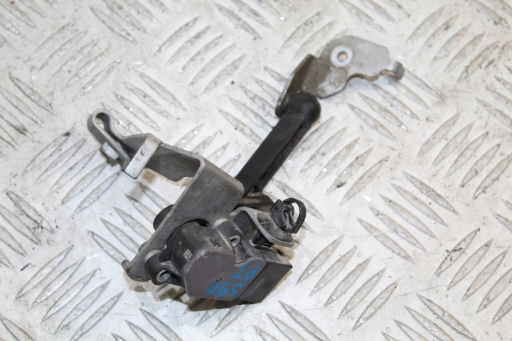 SENSOR POZIOMOWANIA RECHTS HECK VOLVO S90 31476759