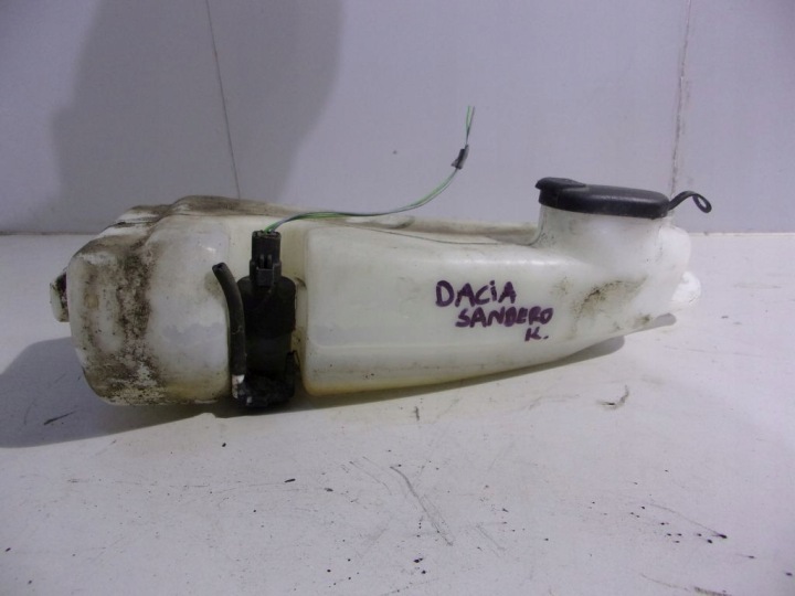 Dacia Sandero a 11 nádržka ostřikovače