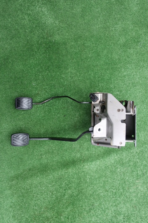 PEDAL pedale SUZUKI JIMNY benzin desni volan LIFT