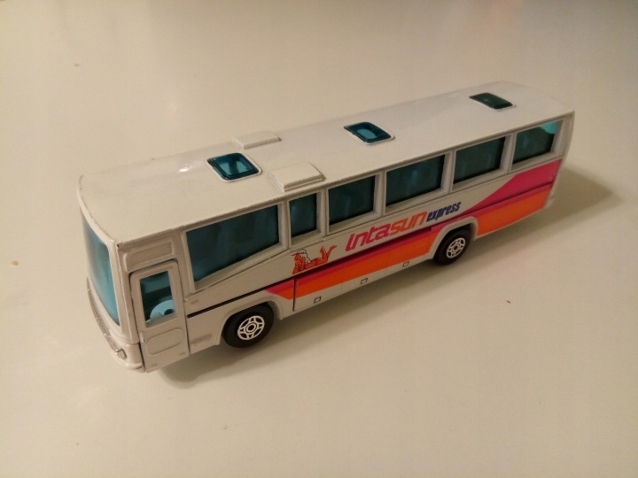 Коргі plaxtons paramount 3500 instasun express tour автобус 1:76 uk (виставковий)