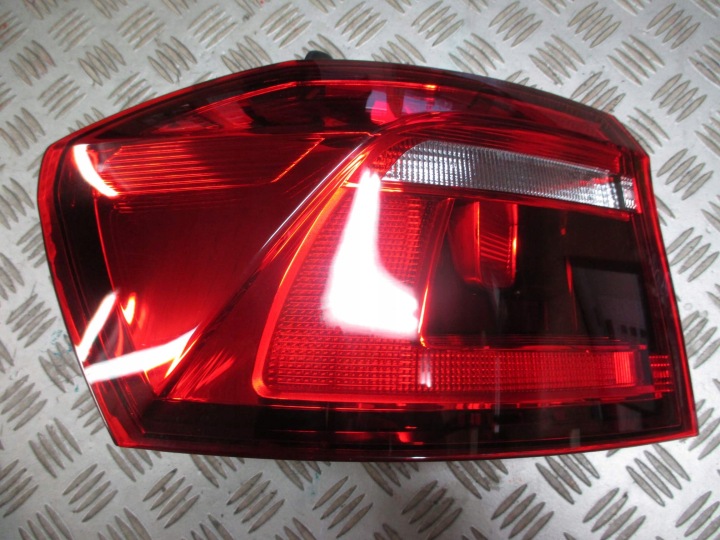 light rear left VW GOLF SPORTSVAN 14-> CIEMNA