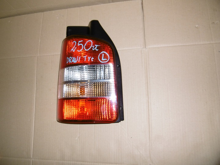 VW T5 CARAVELLE LICHT HINTEN LINKS WERSJA Z DRZWIAMI