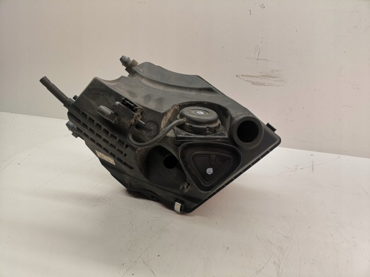 cover of a filter, air AUDI A6 C6 3.2 4F0133835G