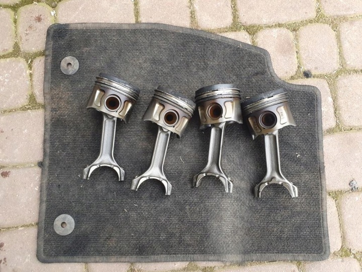 piston connecting rod korba 2.0CDTI Opel Insignia