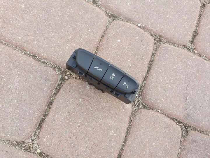 Bouton SPORT ESP Opel Astra K V 39028728