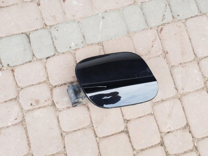 Üzemanyag-töltő fedél üzemanyag Opel Astra K V 39061479