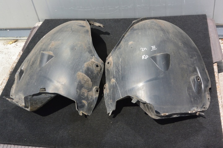 Radschale vorne hinten CZESC L R MERCEDES W211 KPL