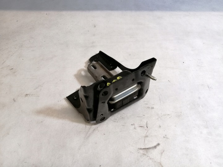Peugeot 208 1.6 eHDI engine mount 9676570880
