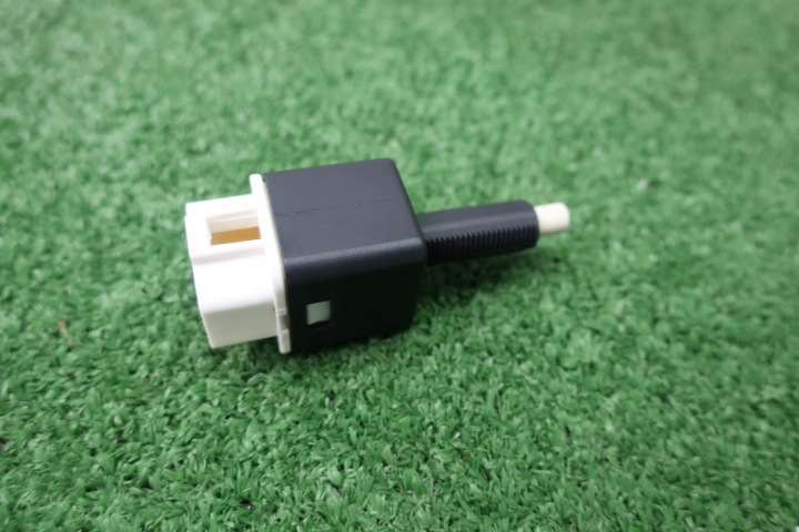 Sensor STOP SUZUKI JIMNY 2005R do 2017R Benzin