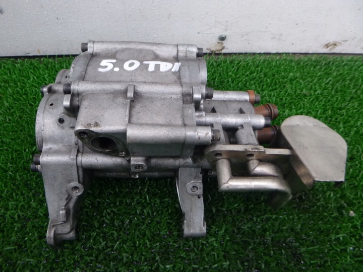 VW TOUAREG 7L 02-10 5.0 TDI pump oil oil
