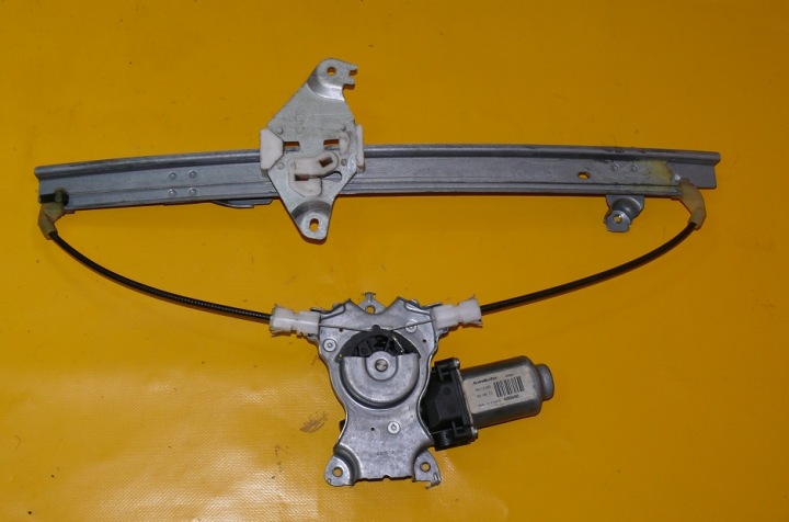 Mécanisme essuie glaces Droite Arrière NISSAN PRIMERA P12 HB