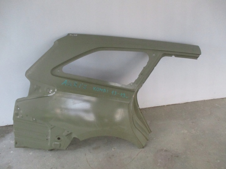 fender right rear part Toyota Auris Kombi 13-19 rok