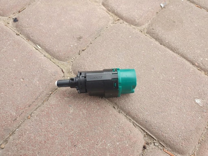 Sensor stopu stop Vivaro B Trafic III 253203383R