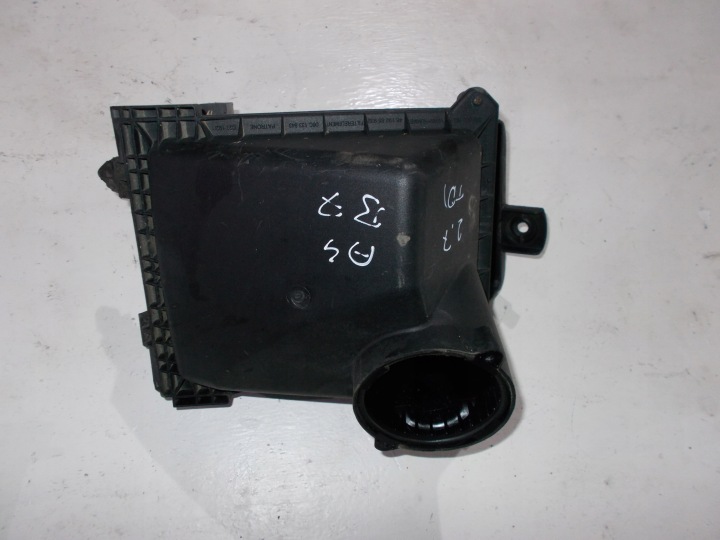 AUDI A4 B7 cover of a filter, air 2.7 TDI