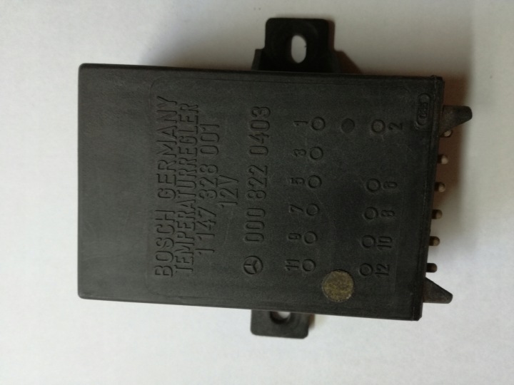 relay control unit MERCEDES W126 0008220403