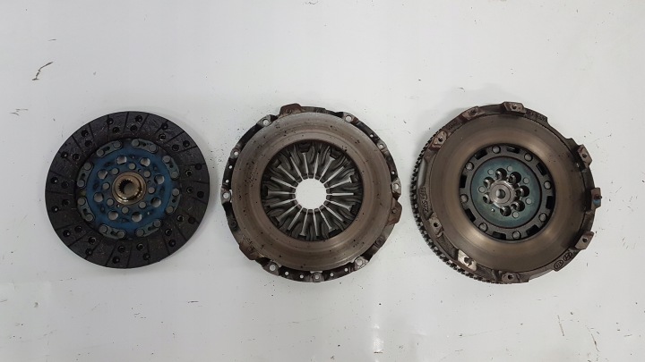 Reifen Rad Schwungrad Kupplung Druckplatte DWUMAS HYUNDAI I30 III 1.4 T-GDI 17-24 32500