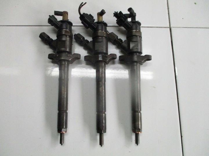 PEUGEOT CITROEN FORD 1.6HDI 1.6TDCI nozzle nozzles 0445110352