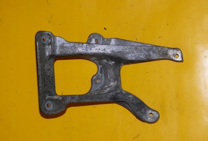 holder engine mount right AUDI A8 D3 6.0 W12 BHT