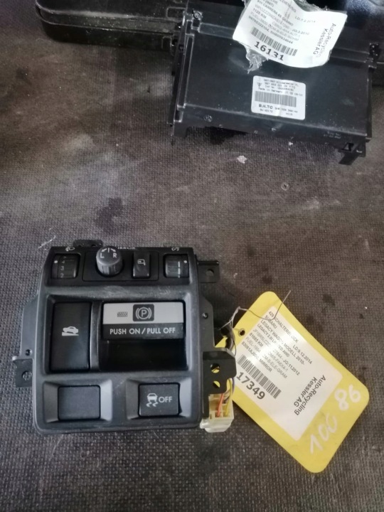 mirror control switch SUBARU LEGACY V 83061AJ000