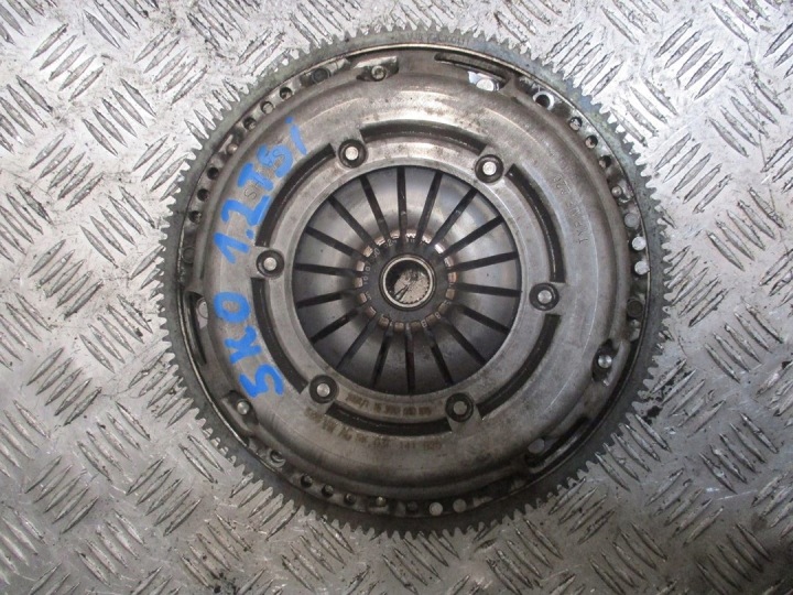 embrayage VW GOLF 6 5K0 1,2TSI 030105271M