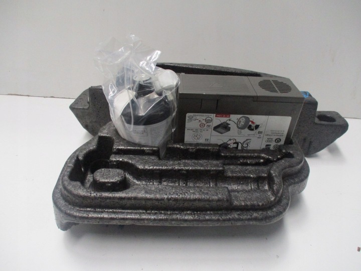mandatory vehicle equipment boot floor well Audi A8 4H0