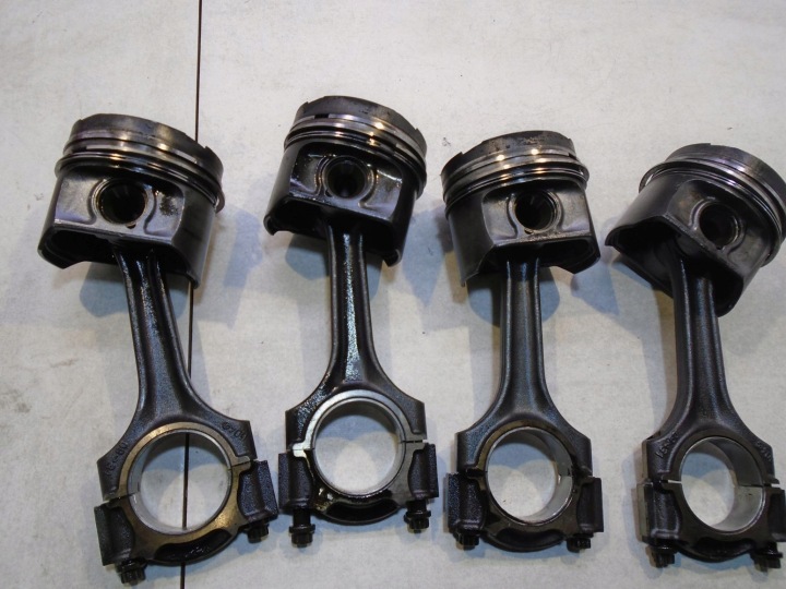 piston connecting rod MERCEDES W210 2.5 D