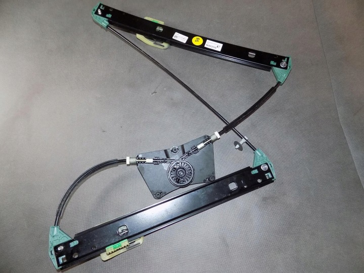 VW TOUAREG III Gestänge Fenster links heck 760839461B