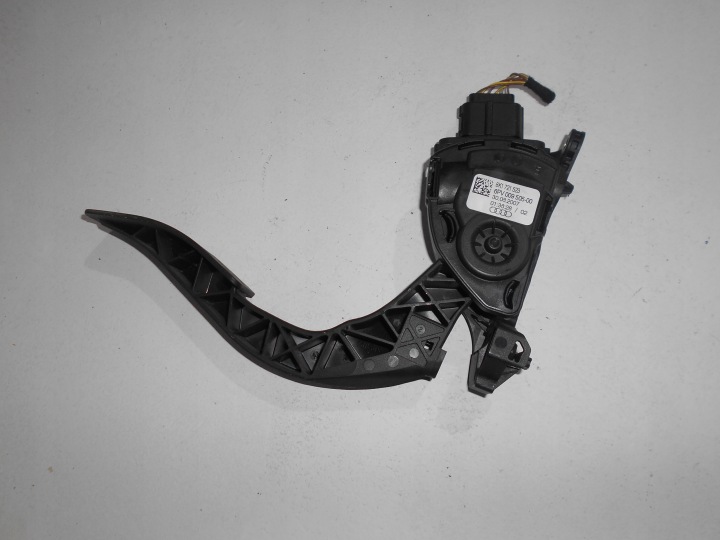 AUDI A4 B8 A5 Q5 GASPEDAL 8K1721523