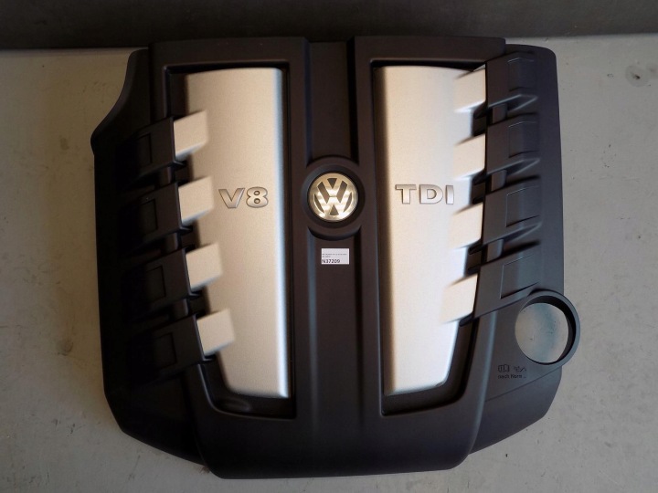 TOUAREG 7P 4.2 TDI kryt motoru 057103925H