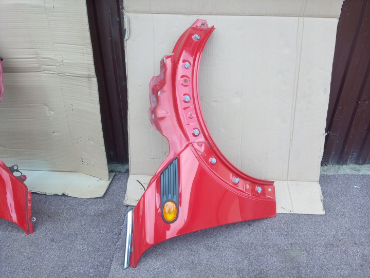 fender right MINI R56 red nice