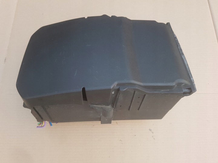 Boîte pour batterie FORD C-MAX II 10-16 -WYSYLKA