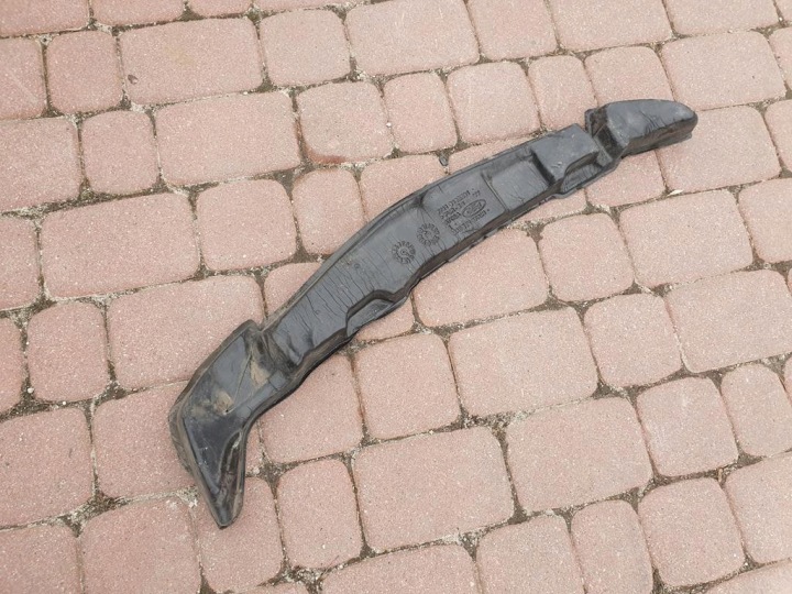 Wyciszenie des Kotflügels Ford Kuga 8V41S16E561