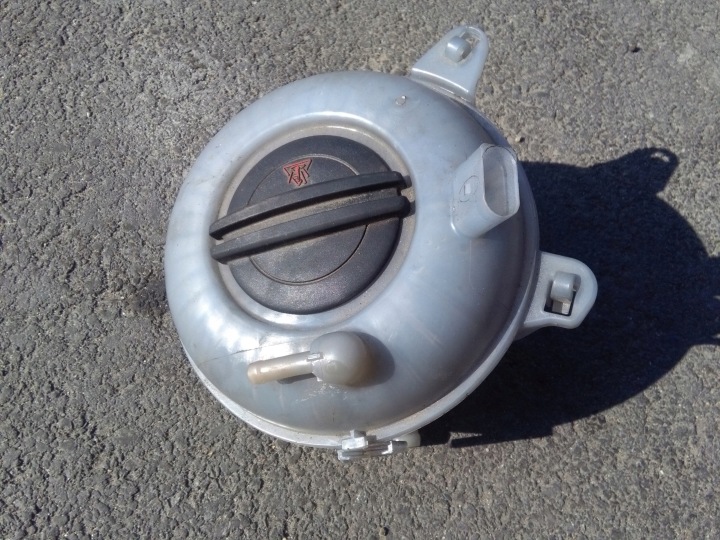 SKODA SUPERB III 3V Ausdehnungsbehälter des Gasses CHLODNICZEGO Sensor OE