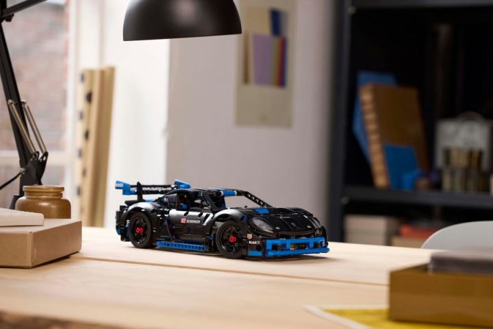 LEGO Technic 42176 Автомобіль гоночний Porsche GT4 e-Performance — фото 12