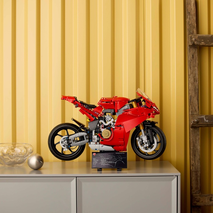 LEGO Technic 42202 Мотоцикл Ducati Panigale V4 S — фото 3