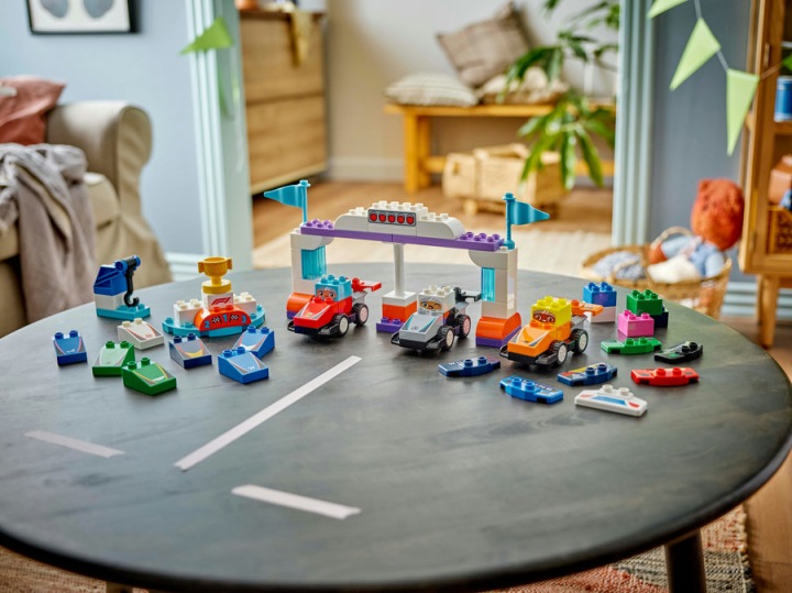 LEGO DUPLO Боліди і водія F1 10445 — фото 12