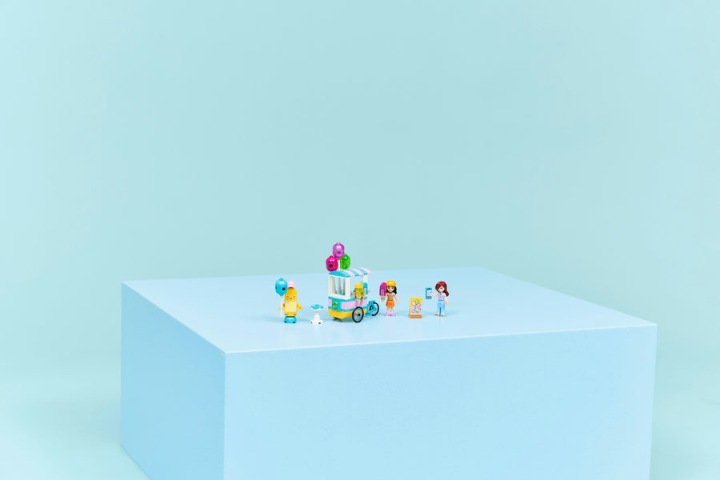 LEGO FRIENDS 42692 прилавок з морозивом і повітряними кульками мінілялечки LIANN і пейслі — фото 10
