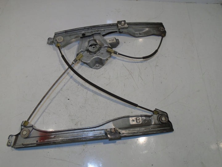 stahování okna pravý předek CLIO III 8200291147