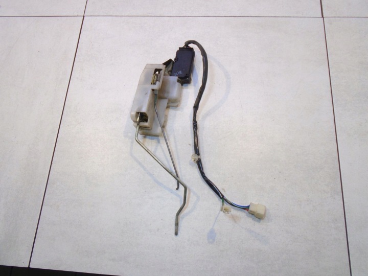 de la Serrure Portière Gauche MAZDA 323C V