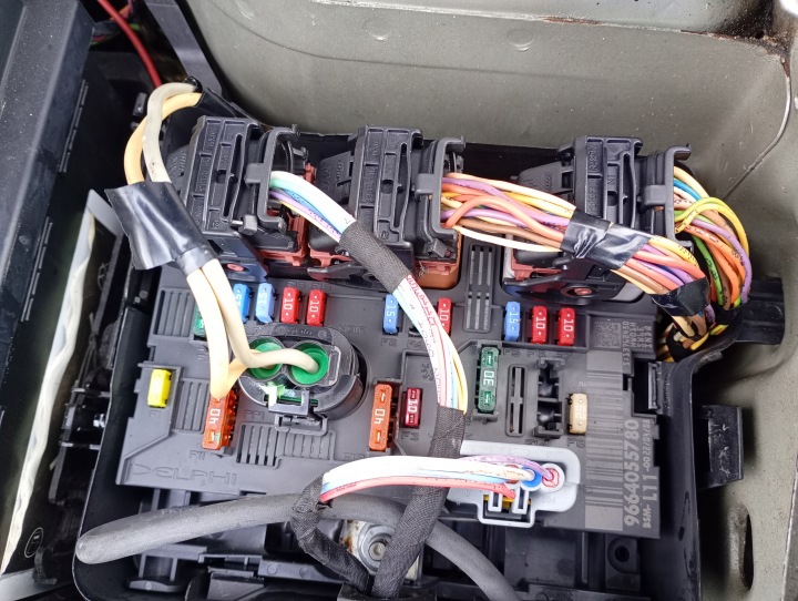 Peugeot 207 SW 07-13 Kasten der Sicherungen BSM L-11 1.6 HDI OE 9664055780