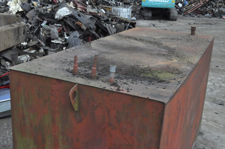 OIL OIL OIL COLOURING CAPACITY About 5500 LITRES 300x125x150 7