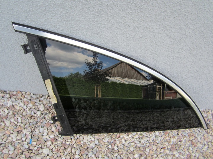 FENSTER KAROSERIE HINTEN HECK LINKS MERCEDES W251 R-KLASA UCHYLNA