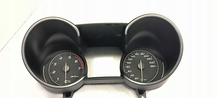 quadro strumenti TACHIMETRO contagiri OROLOGIO 10R057825 ALFA ROMEO GIULIA
