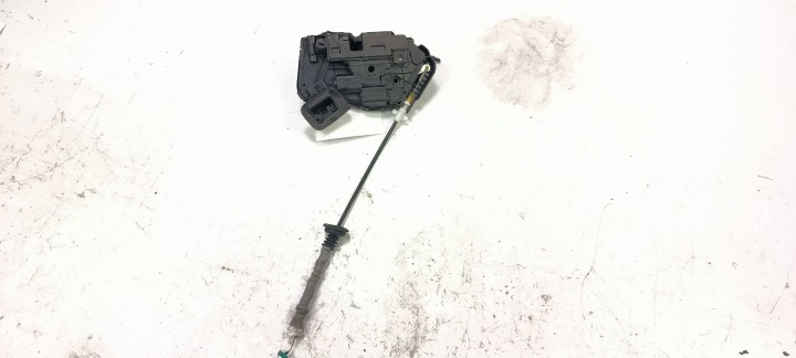 de la serrure portière droite arrière 5TA839016E SKODA RAPID